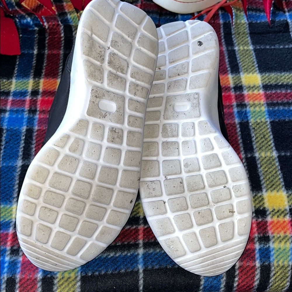 Ellesse Black Sneakers with Breathable Mesh and White Sole - Picture 9 of 10
